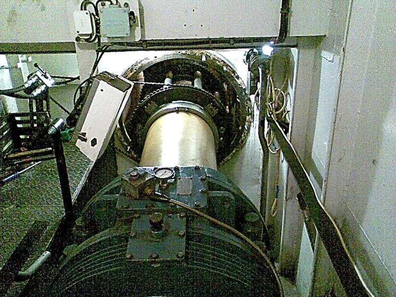 新しい隔壁腺のために隔壁を通してプロップシャフトをオービタル加工する