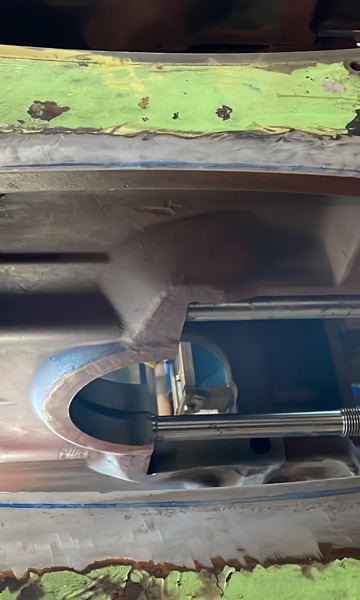 Repair of broken MAK 9M32C casing using the Metalock process