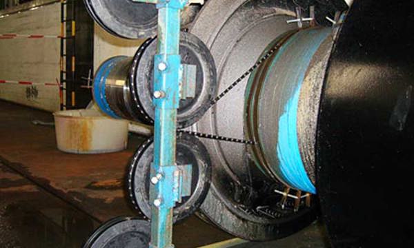 Corte del embrague de un eje de generador con tecnología de sierra de cinta diamantada