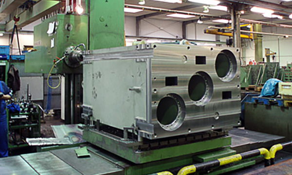 Mechanical Processing of a Machine Casing